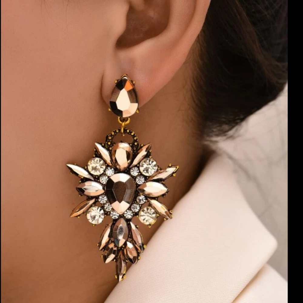 Gorgeous Champagne Crystals Dangle Earrings